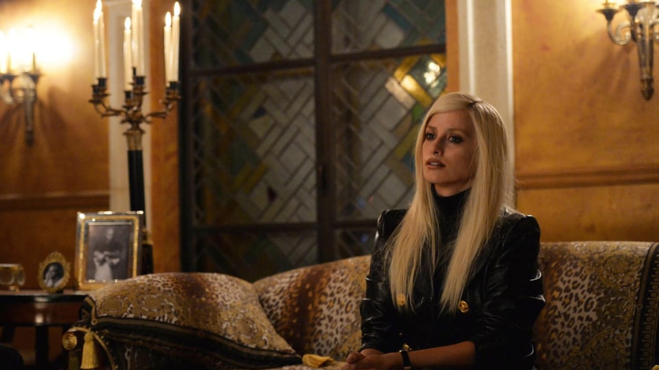 Penelope Cruz jako Donatella Versace